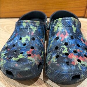 Crocs Tie Dye Grafic classic clogs Sz Men 8  Women 6
